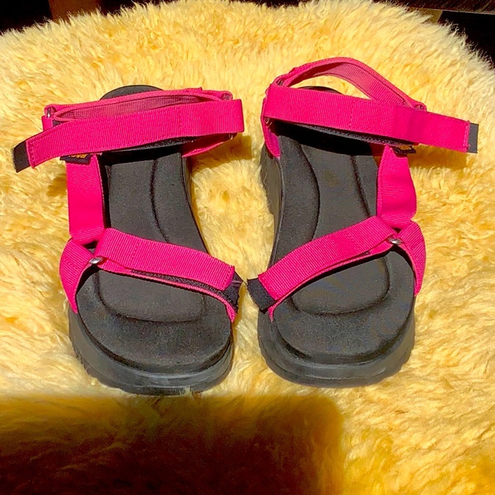 TEVA PLATFORM SANDALS W9 LIKE NEW